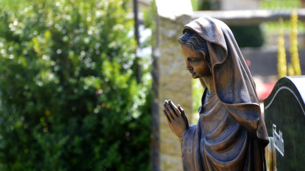Mehrere Madonnen- und Marien-Statuen sind auf einem Papenburger Friedhof entwendet worden. © Pixabay (Symbolfoto)