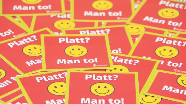 Aufkleber motivieren zum Platt