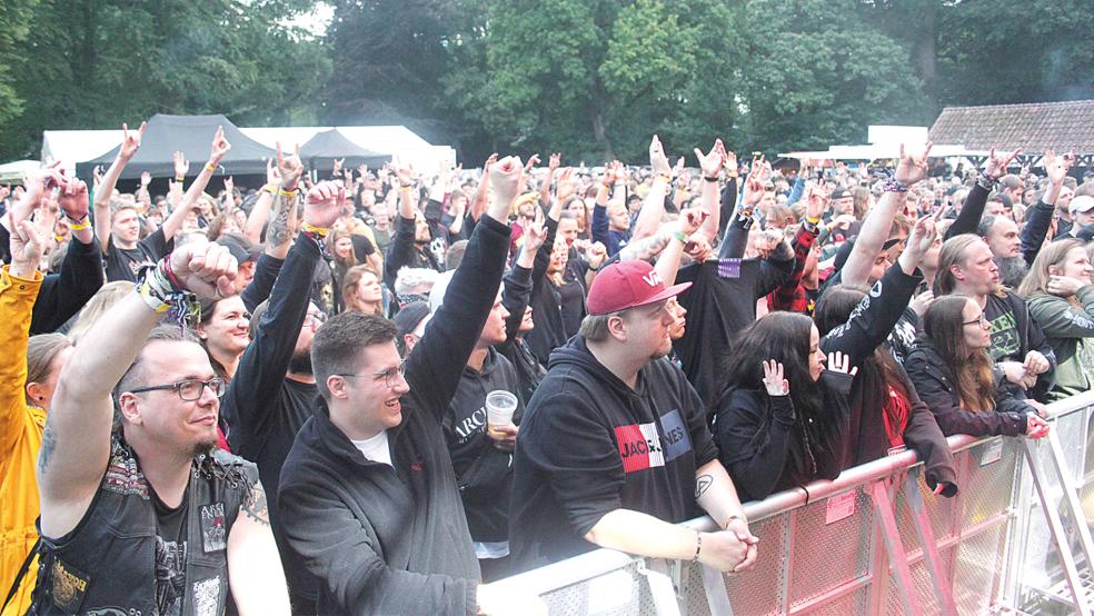 Die »Crowd« im Stapelmoorer Park zeigte vollen Körpereinsatz und rastete regelmäßig aus.  © Busemann