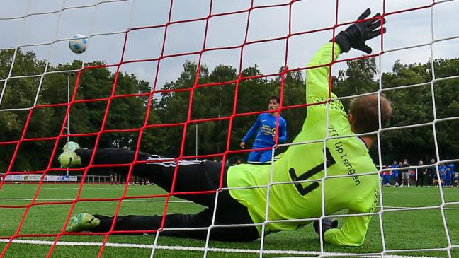 Germania schafft es erst vom Punkt ins Viertelfinale