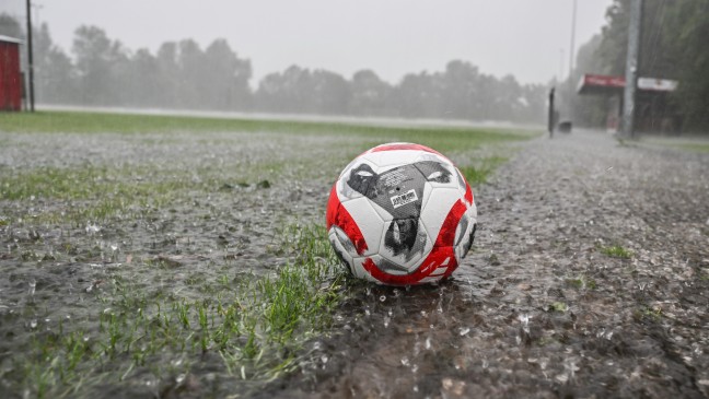 Regenmassen im Juli sorgen für Absagen im Fußball