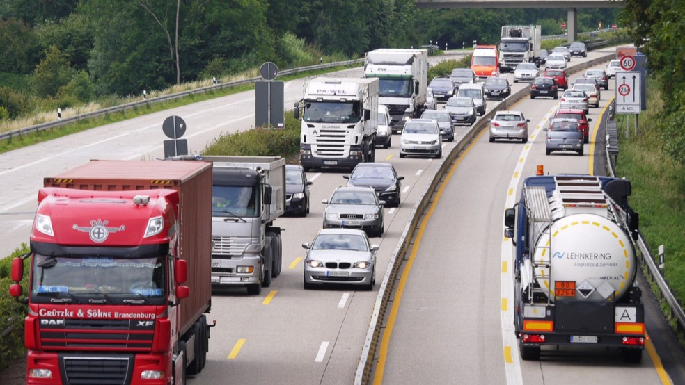 Auf der Autobahn 31, hier ein Symbolfoto, zwischen Riepe und Emden-Ost laufen ab morgen für zwei Tage Brückenarbeiten, die mit einer Vollsperrung dieses Streckenabschnittes verbunden sind. © Pixabay