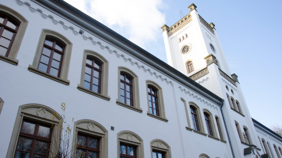 Vor dem Landgericht Aurich ging heute der Prozess gegen zwei Polizisten zuende, die sich wegen Körperverletzung im Amt verantworten mussten. © Hanken (Archiv)