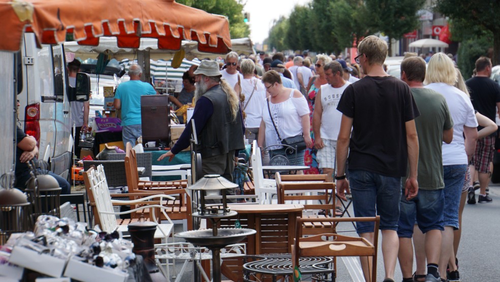 Am Sonntag gibt es bei der "Braderie" auch wieder einen Trödelmarkt. © Foto: RZ-Archiv