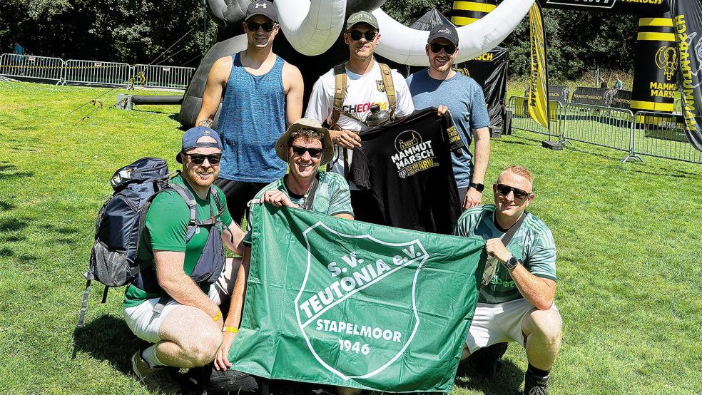 Freerk Röskens (oben von links), Torben Lübbers, Ingo Ruben sowie Daniel Donker (unten von links) Steffen Müller und Marco Freese wagten sich an den Mammutmarsch durch NRW.  © Foto: privat