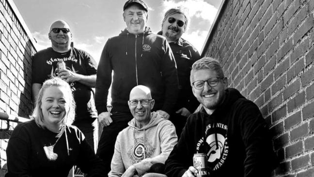 »Phönix« feiert mit Zauberei und Rock