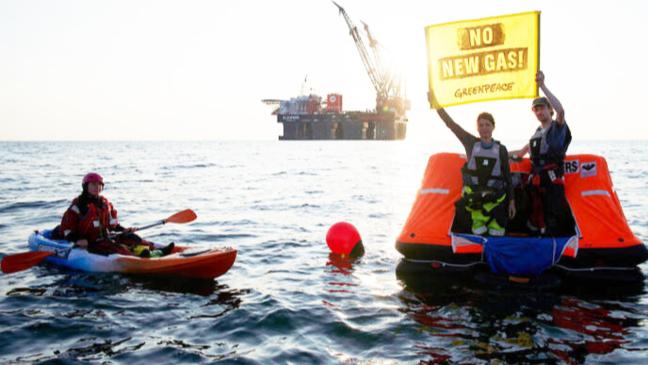 Greenpeace-Aktivisten blockieren weiter Bohrplattform