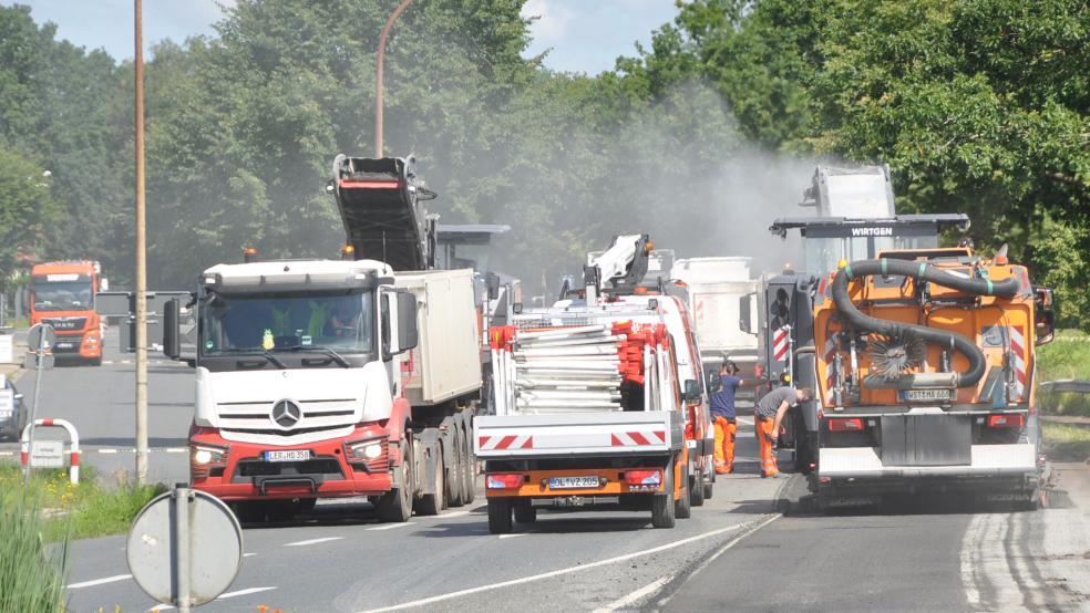 Heute beginnen die Arbeiten für die Asphaltierung der Fahrbahnen der Spierkreuzung in Leer. Bis Sonntag ist die Kreuzung deshalb voll gesperrt.  © Archivfoto: Wolters
