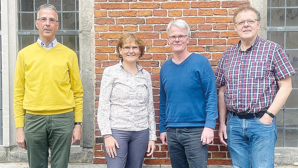 Das neue Leitungsgremium der Evangelisch-Altreformierten Kirche Niedersachsen (von links): Egbert Kolthoff, Annegret Lambers, Gerold Klompmaker und Hermann Teunis.  © Foto: privat