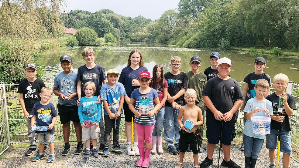 »Die Freude und der Stolz in den Gesichtern der Kinder waren deutlich zu sehen«, teilte der Angelsportverein mit. © Foto: ASV Rheiderland