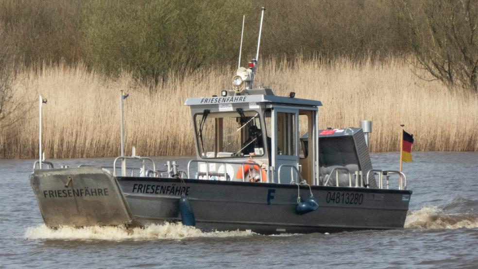 Bittere Nachrichten für Fans der Friesenfähre: Das Boot muss länger pausieren als erhofft.  © Foto: Hanken