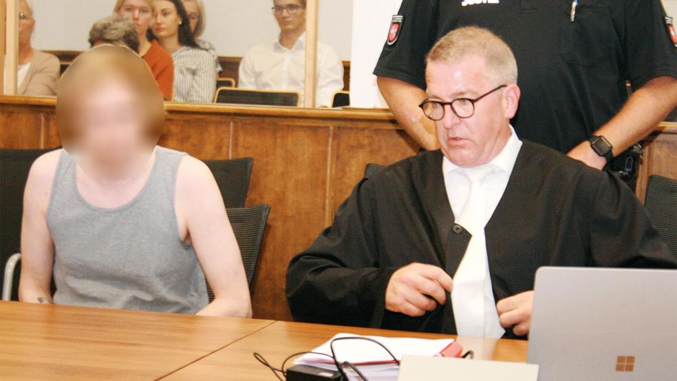 Verteidiger Andreas Lauven gab für den 38-jährigen Angeklagten (links) eine geständige Einlassung ab. An den Tathergang kann sich der Angeklagte nach seiner Aussage nicht erinnern<br />.  © Foto: Ricken