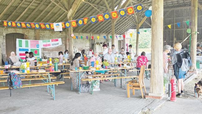 Sommerfest mit offenen Armen gefeiert