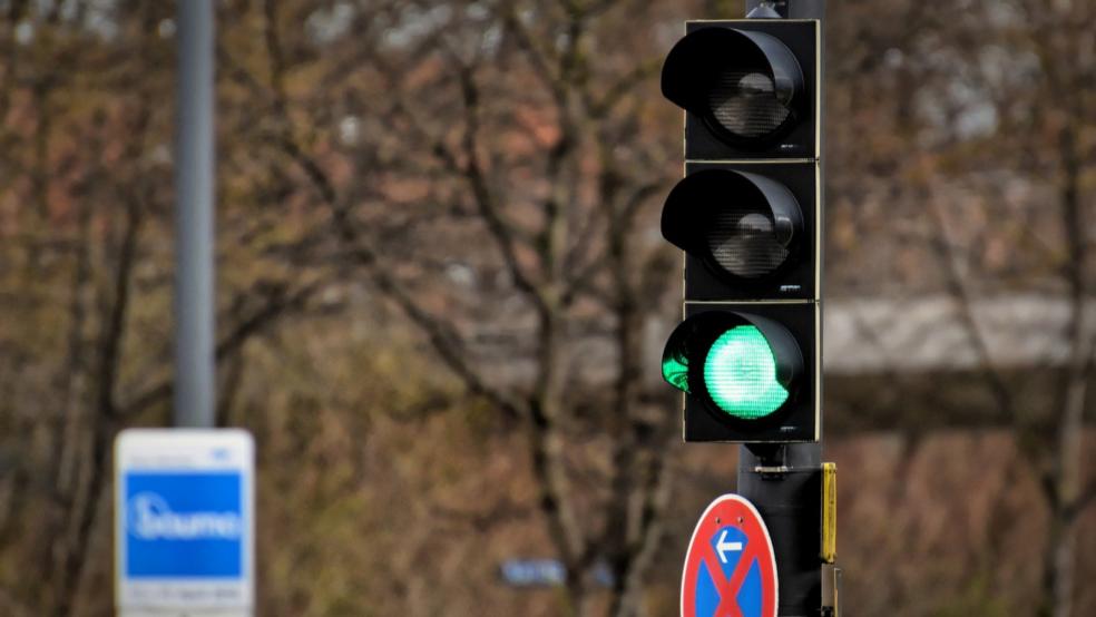 Für welchen Fahrer zeigte die Ampel jetzt "Grün"? Die Polizei sucht jetzt Zeugen, um einen Unfall in Leer aufklären zu können. © Pixabay