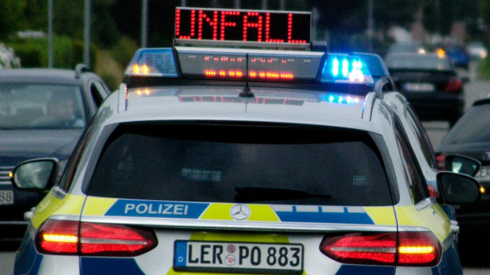 In Rhauderfehn war die Polizei im Einsatz, nachdem ein 20-jähriger Motorradfahrer mit einem Auto zusammengestoßen war. © Hoegen