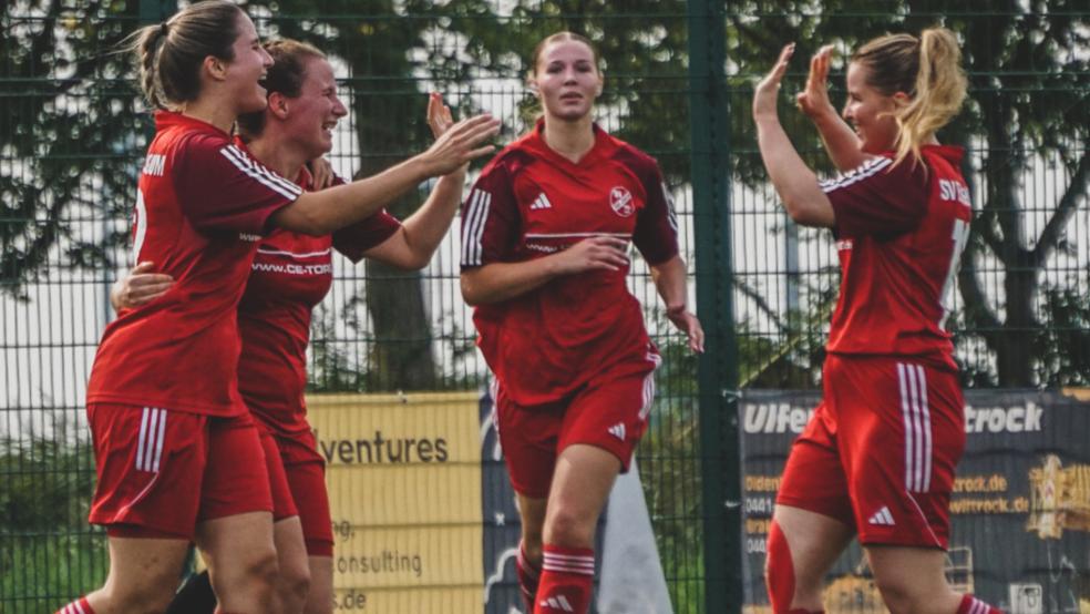 Grund zum Jubeln gab es am Ende für die Fußballerinnen des SV Ems Jemgum, die einen späten Auswärtssieg in Abbehausen feierten. © privat