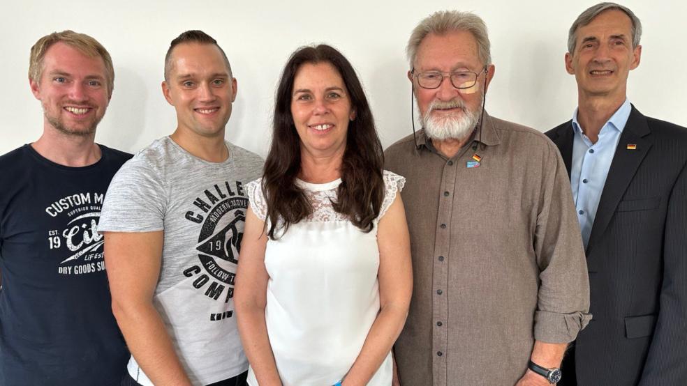 Der neue Vorstand des AfD-Kreisverbands Ostfriesland: Andreas Jungebluth, Pascal Stumpe, Anja Arndt, Erhard Eggert und Arno Arndt (von links nach rechts). © AfD-Kreisverband Ostfriesland