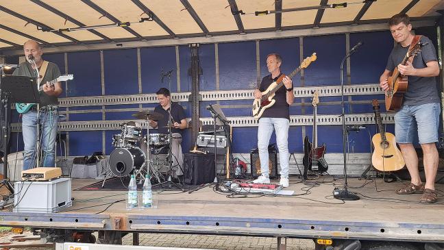 »All colours« begeistert bei Auftritt an der Kirche