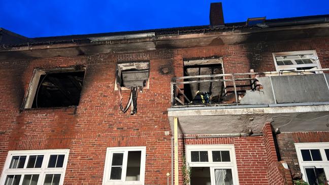 Feuer: Familie springt aus dem Fenster