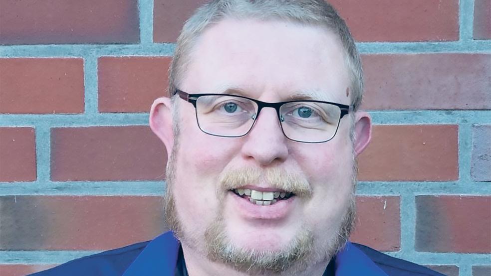 Pastor Michael Schlieker aus Westerende bei Aurich hilft bei den Reformierten in der Gemeinde Jemgum aus.  © Foto: privat