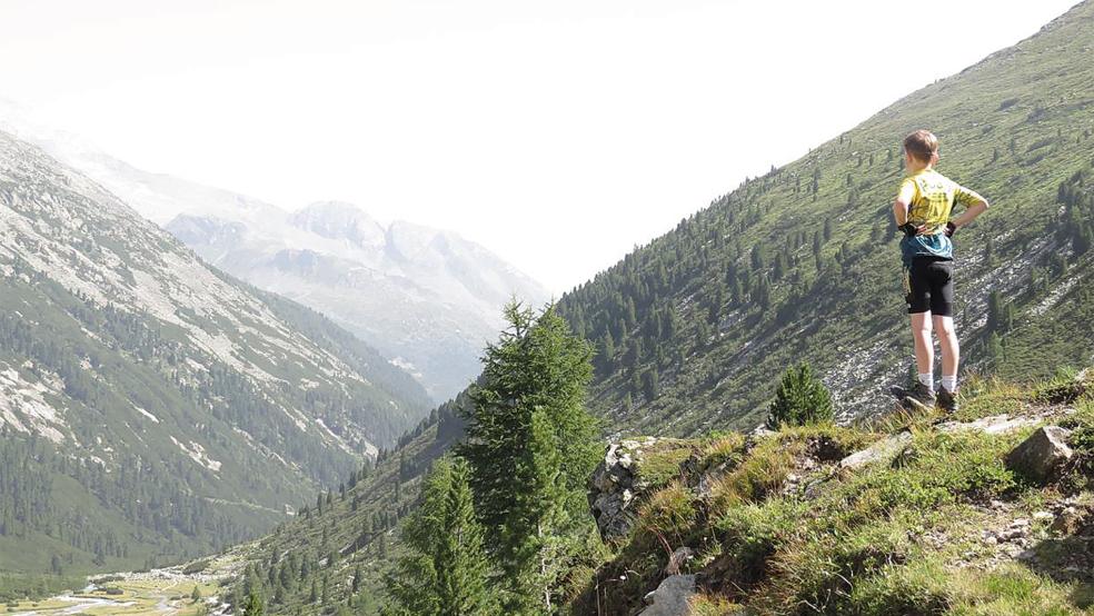 Fünf Schüler der Freien Christlichen Schule in Veenhusen machten sich mit ihrer Begleitung auf den Weg durch die Alpen. Dort wurden sie mit spektakulären Ausblicken belohnt.  © Fotos: FCSO