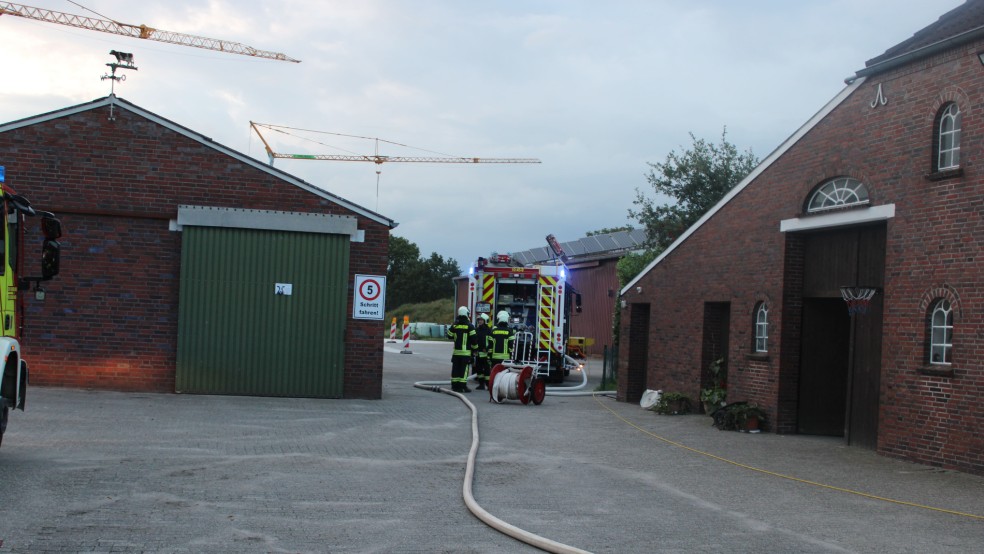 Beim Löschen einer brennenden Küche in einem Mehrparteienhaus war die Feuerwehr mit einem Großaufgebot im Einsatz. © Feuerwehr