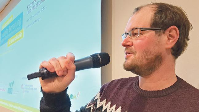 Demokratie-Projekte auf der Kippe