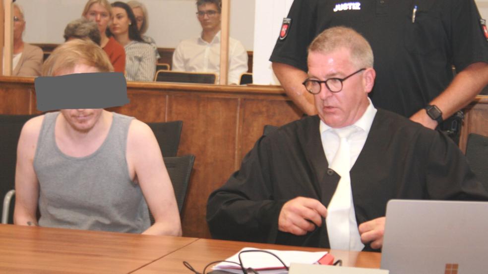 Verteidiger Andreas Lauven gab für den 38-jährigen Angeklagten (links) eine geständige Einlassung ab. An den Tathergang kann sich der Angeklagte nach seiner Aussage nicht erinnern . © Ricken/Archiv