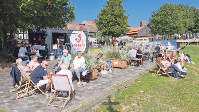 Freiluft-Bar am Freizeithafen eröffnet