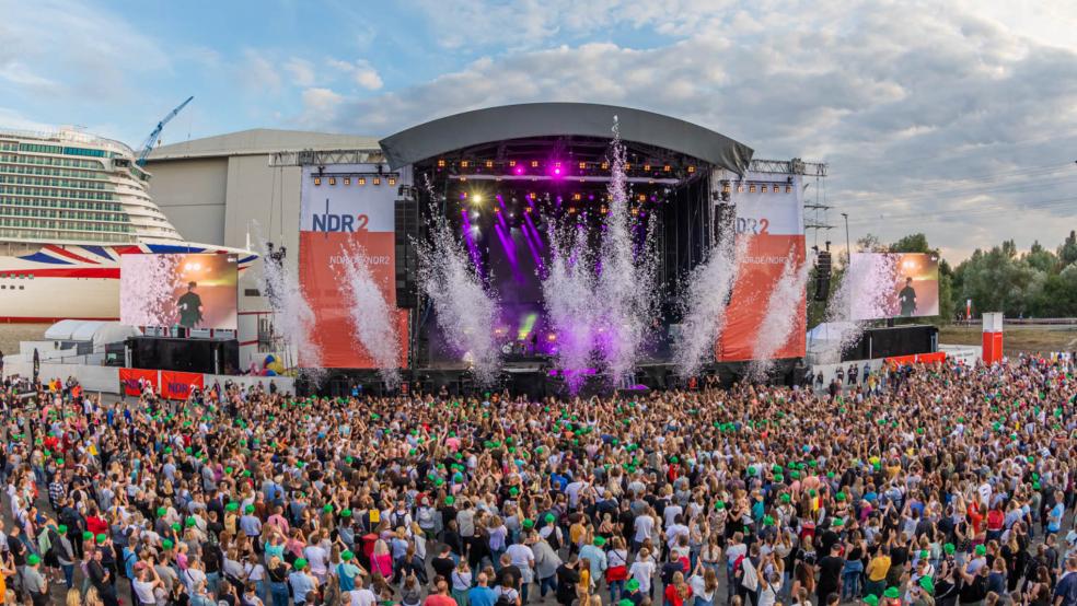 Das Festival vor der Meyer Werft wird heute und morgen wieder zigtausende Musik-Fans nach Papenburg locken. © Hannover Concerts