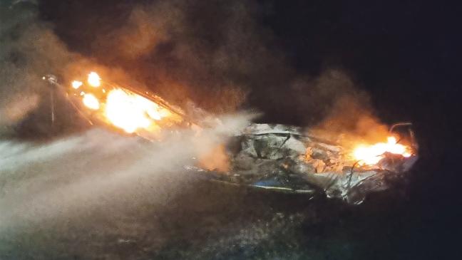 Taucher sollen Brand-Yacht erkunden