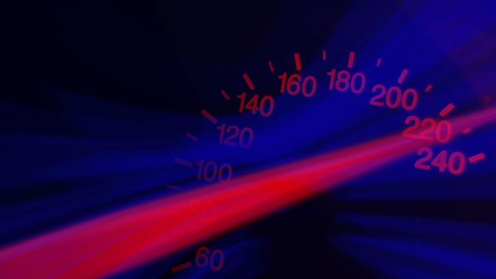 Auf der Bundesstraße 72 in Richtung Leer kam ein Autofahrer laut der Polizei zeitweise auf ein Tempo von über 200 km/h. © Pixabay (Symbolfoto)