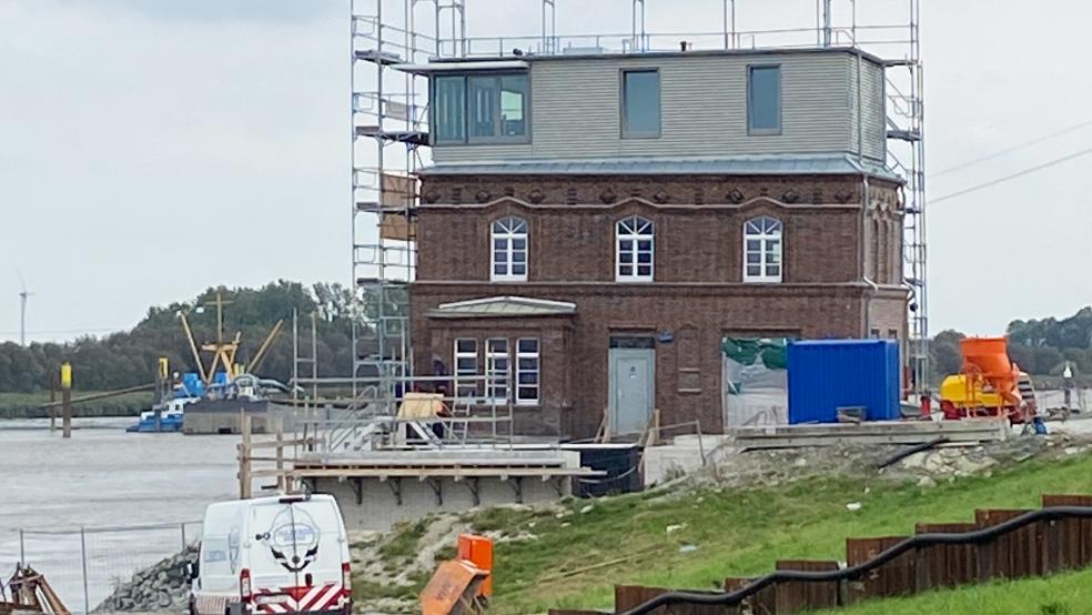 Das Brückenwärterhaus der Friesenbrücke kann am »Tag der Schiene« besichtigt werden.  © Foto: Hanken