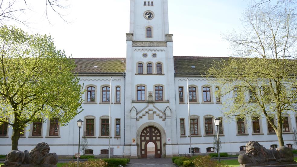 Vor dem Landgericht Aurich musste sich ein Wittmunder wegen zwölf ihm zu Last gelegter Straftaten verurteilen. © Hanken/Archiv