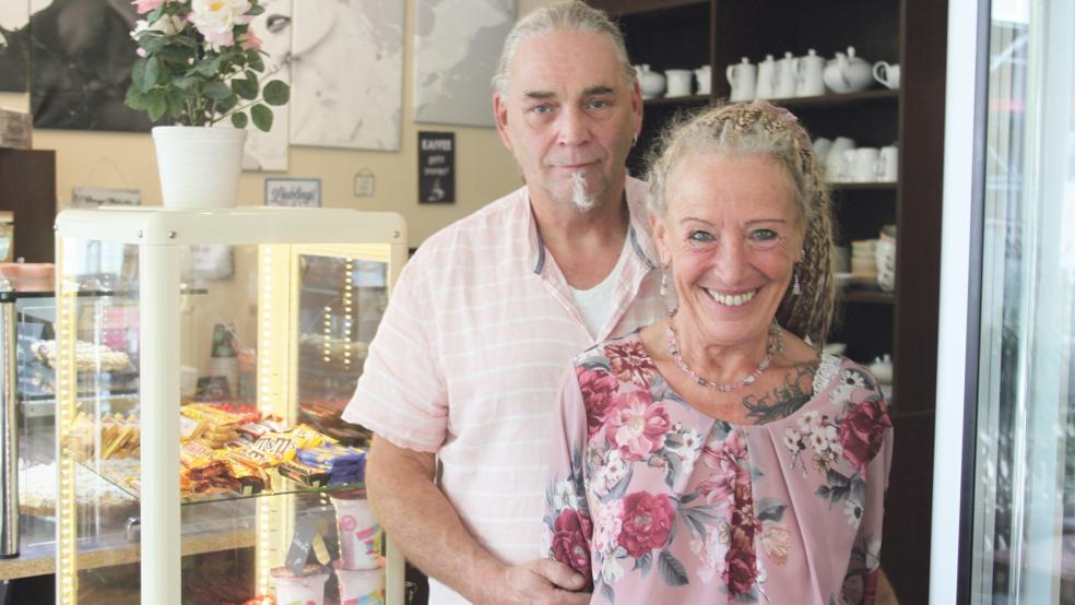 Rückzug vom Rückzug: Andreas und Claudia Hess werden das Café Rheiderland weiterhin betreiben.  © Foto: Busemann 