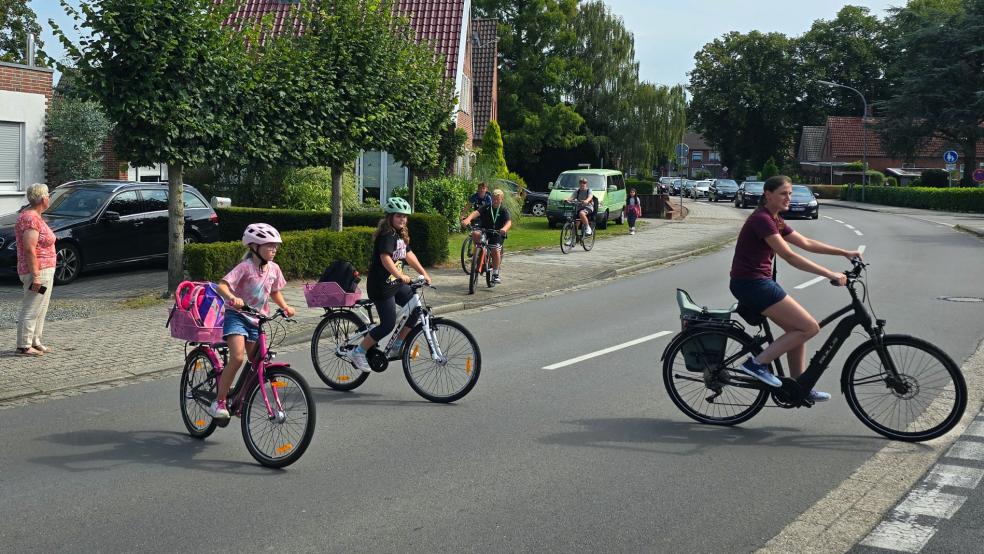 Die Verkehrssituation an der Graf-Edzard-Straße in Weener ist nach Ansicht der CDU und SPD gefährlich. © Privat