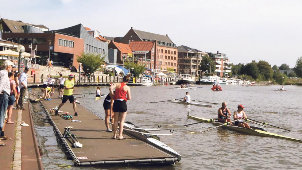 Tollen Rudersport boten die Aktiven am Wochenende im Leeraner Freizeithafen. © Foto: Ammermann