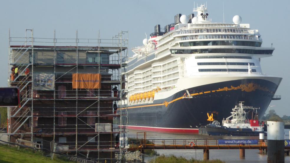 Die "Disney Treasure" erreicht mit der Baustelle Friesenbrücke ihr erstes wichtiges Etappenziel. © Hanken