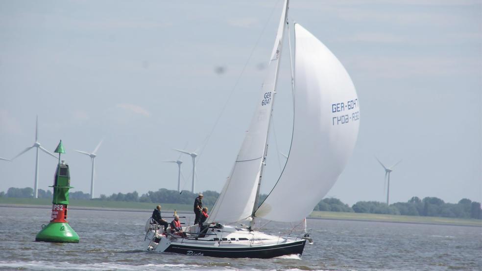 Heinrich Mertens gewann auf der »Pinta« die Klasse B der Traditionsregatta des SV Boreas Ditzum.  © Foto: privat