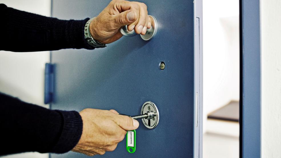 Der Mann muss jetzt für ein Jahr und acht Monate ins Gefängnis. © Symbolfoto: Bundespolizei