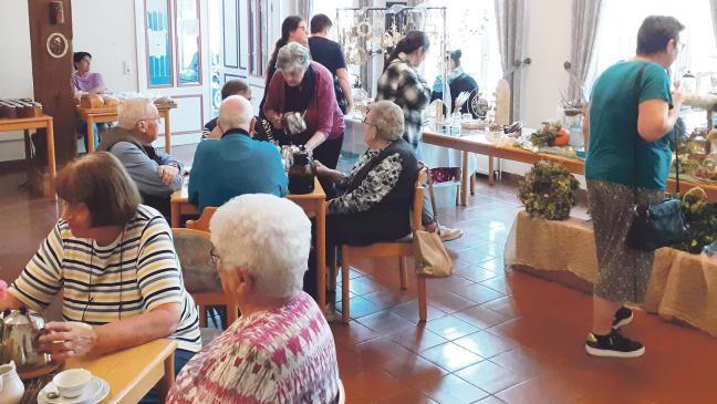 Erntedank-Basar lockt Besucher an