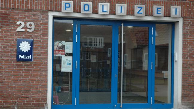 Taxifahrer während der Fahrt geschlagen