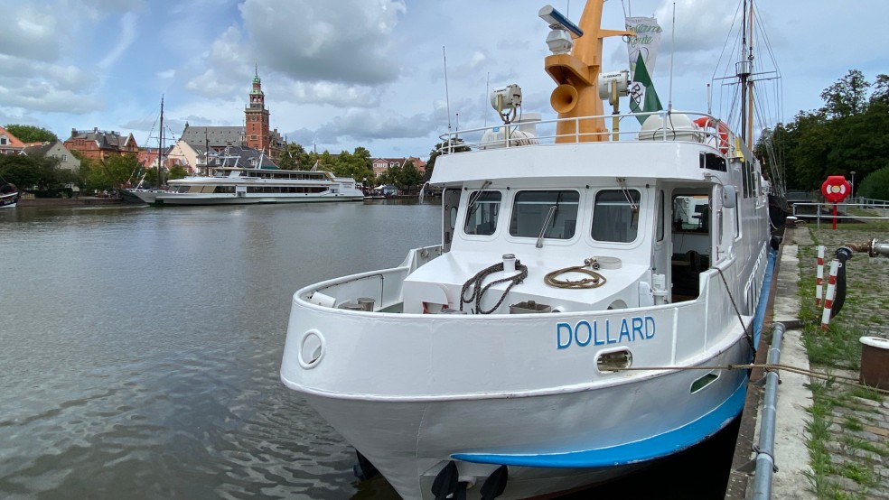 Die "MS Dollard" (hier am Leeraner Hafen) bereitet sich für das Saison-Finale vor. © Hanken