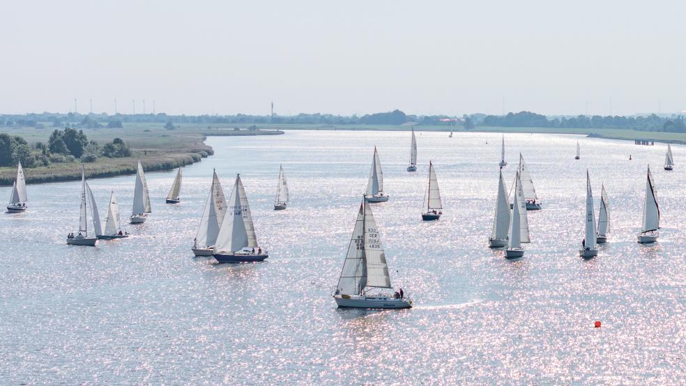 Die Ems zwischen Midlum und Bingum war am Sonnabendnachmittag gut gefüllt mit Segelbooten.  © Fotos: Jungeblut