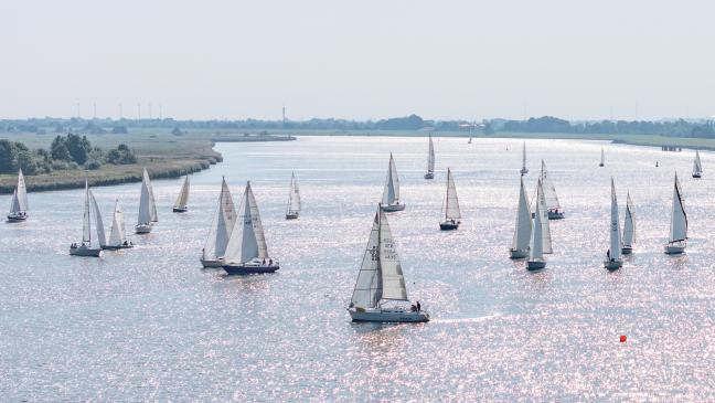 Segeln auf der Ems um geräuchterten Aal