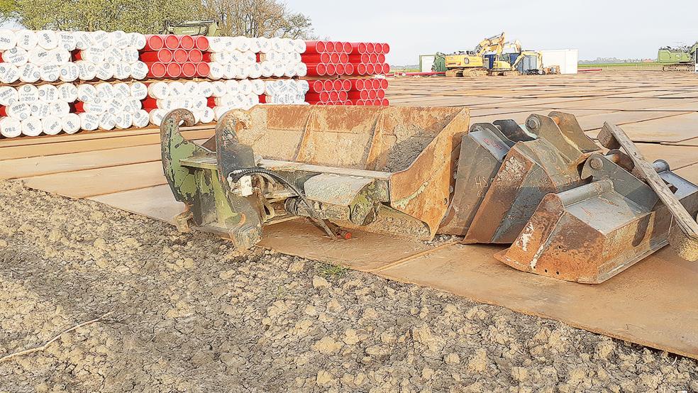 Wie hier in Landschaftspolder war im Rheiderland das sogenannte Kabelpflugverfahren getestet worden. Dieses kommt nun verstärkt zum Einsatz.  © Archivfoto: Berents