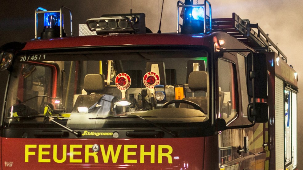 Die Feuerwehr war an der Mühlenstraße 13 am frühen Morgen im Einsatz, konnte aber schnell wieder abrücken. © Penning