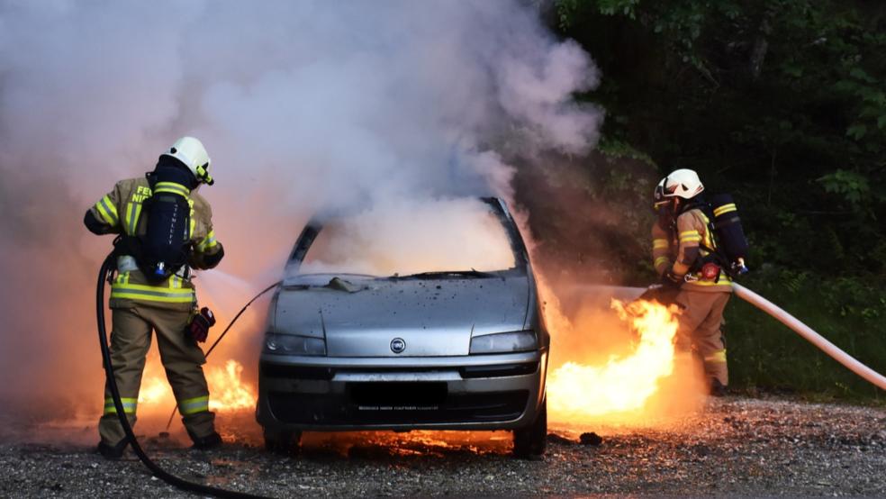 Die Feuerwehr hat in der Nacht in Leer ein brennendes Auto gelöscht, hier ein Symbolbild. © Pixabay