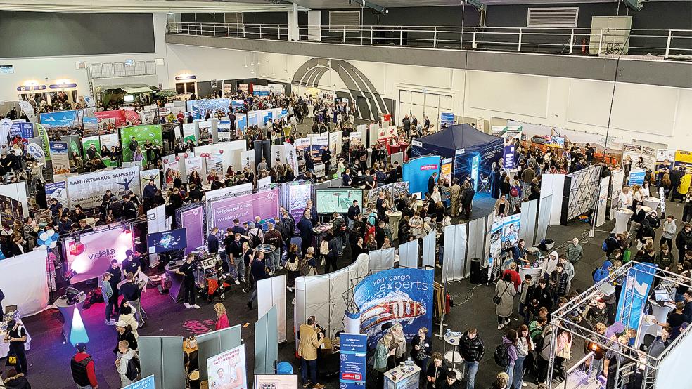 Mehr als 1.300 Schüler und rund 130 Aussteller nahmen in diesem Jahr an der Ausbildungsmesse in der Nordseehalle teil.  © Foto: IHK