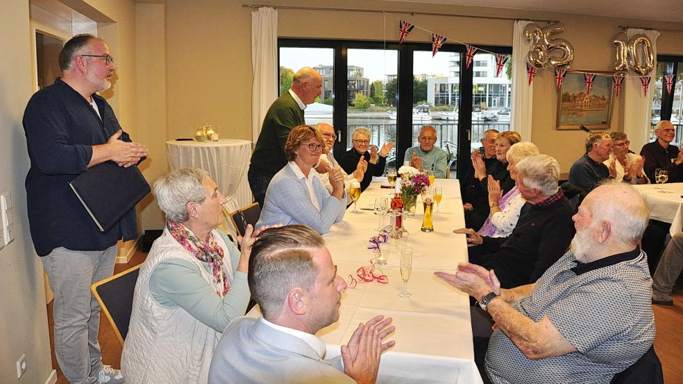 Die Stadt Leer empfing die Delegation aus Trowbridge in den Räumen des Rudervereins in Leer. © Wolters